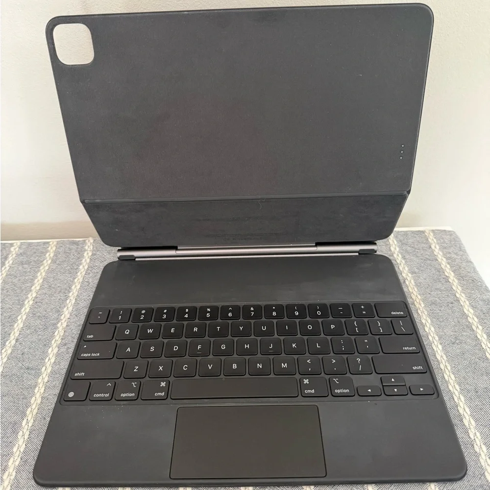 Apple iPad magic Keyboard (for iPad Pro) black